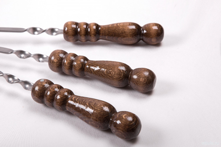 Шампур  из нержавеющей стали с деревянной лакированной ручкой "ШАР" малый 2,5х10х450