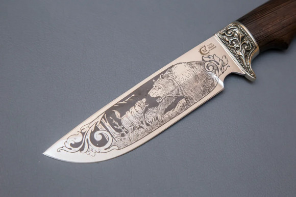 Нож ИП Семин Лорд сталь 95X18 с гравировкой рукоять литье мельхиор Венге Нож ИП Семин Лорд сталь 95X18 с гравировкой рукоять литье мельхиор Венге