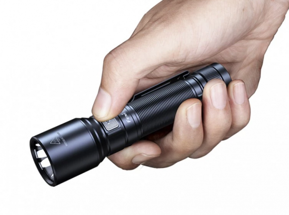 Фонарь Fenix C6 V3.0 ручной профессиональный Фонарь Fenix C6 V3.0 ручной профессиональный