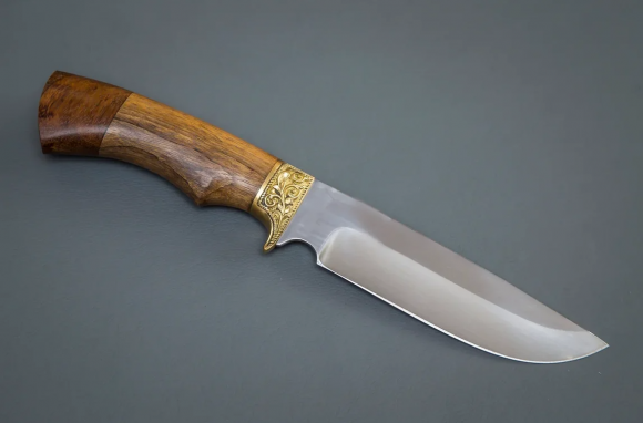 Нож ИП Семин Лорд  нержавеющая сталь 65x13 рукоять латунное литье, ценные породы дерева Нож ИП Семин Лорд  нержавеющая сталь 65x13 рукоять латунное литье, ценные породы дерева