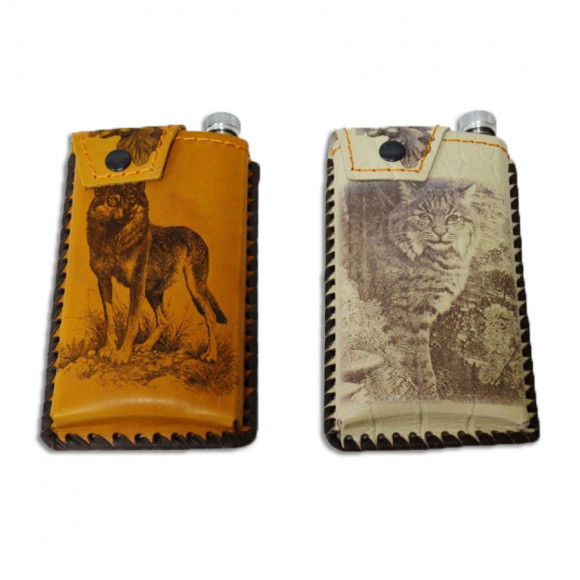 Фляжка в кожаном чехле