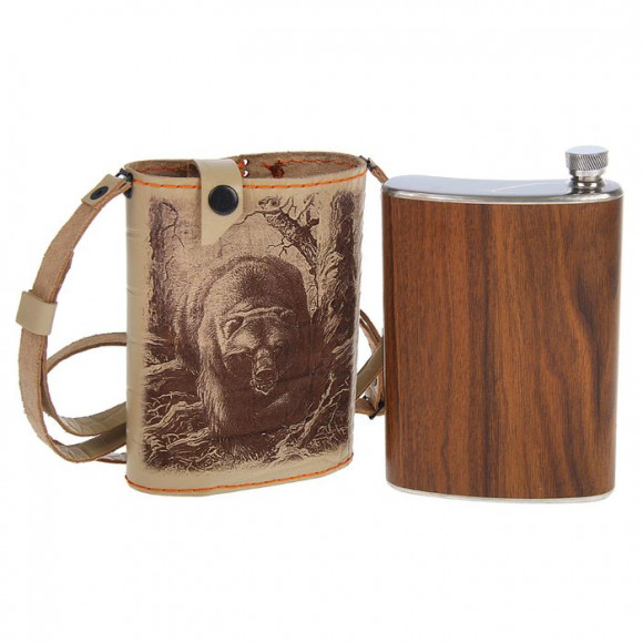 Фляжка в кожаном чехле