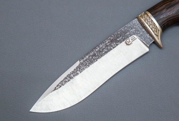 Нож ИП Семин Скиф сталь 95х18 со следами ковки рукоять литье мельхиор венге Нож ИП Семин Скиф сталь 95х18 со следами ковки рукоять литье мельхиор венге