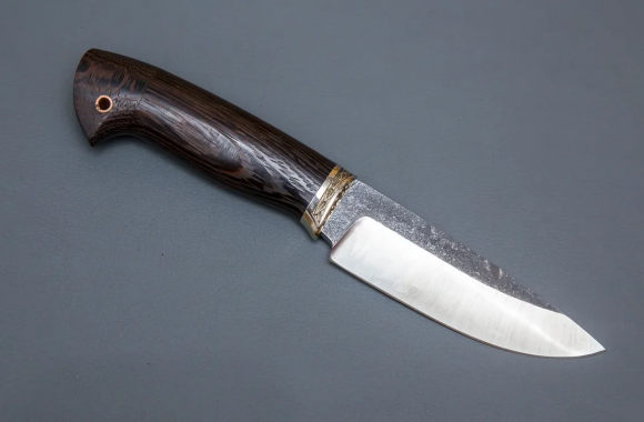 Нож ИП Семин Сокол сталь 95x18 со следами ковки рукоять литье венге Нож ИП Семин Сокол сталь 95x18 со следами ковки рукоять литье венге