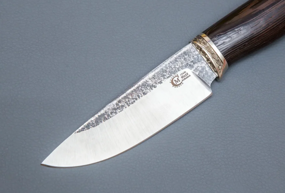 Нож ИП Семин Сокол сталь 95x18 со следами ковки рукоять литье венге Нож ИП Семин Сокол сталь 95x18 со следами ковки рукоять литье венге