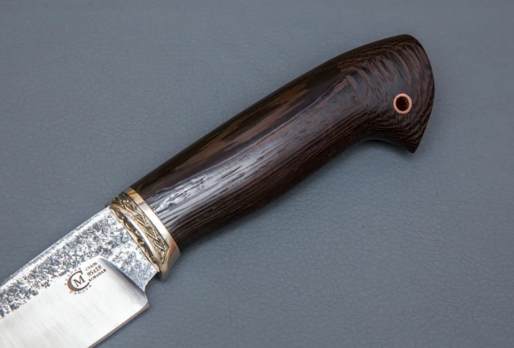 Нож ИП Семин Сокол сталь 95x18 со следами ковки рукоять литье венге Нож ИП Семин Сокол сталь 95x18 со следами ковки рукоять литье венге