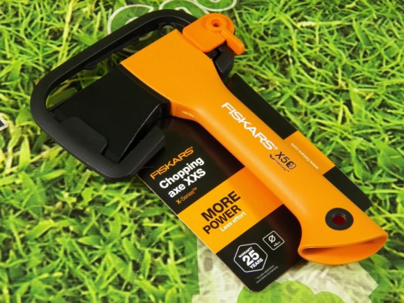Топор Fiskars туристический X5 (121123) Топор Fiskars туристический X5 (121123)